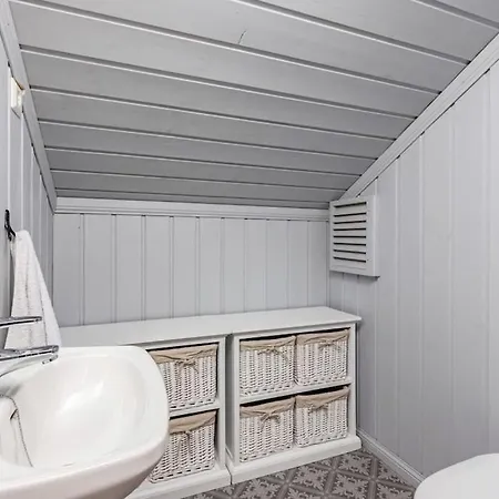 Moderne Hytte For 10 Personer Nyaraló